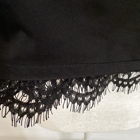 Isaac Mizrahi Black Lace Bell Sleeve Top -Perfect for Any Occasion - Picture 9 of 10